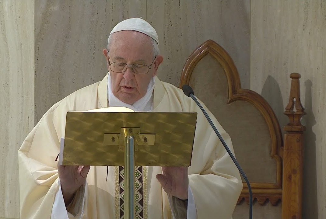 Il Papa prega per gli artisti